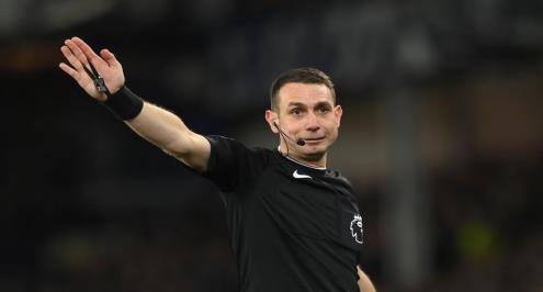 "يويفا" يفتح تحقيقا جديدا مع الحكم الإنجليزي ديفيد كوت